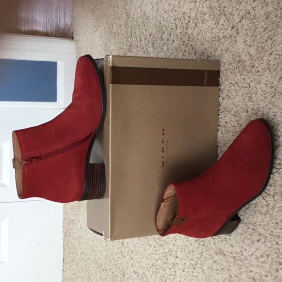 Women’s red suede bootie,size 8 - Picture 2 of 3